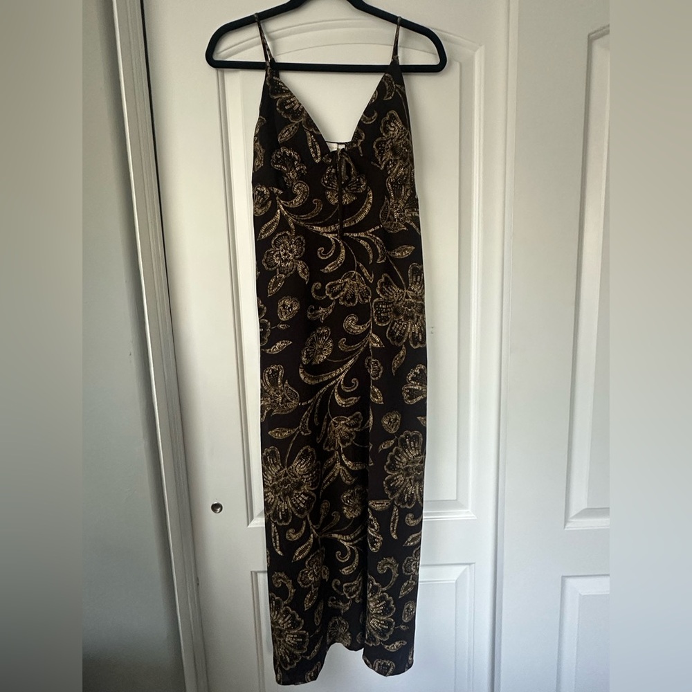 Monteau Black and Gold Patterned Garment